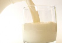 酪梨牛奶汁什么时候喝 牛奶和哪种水果一起榨汁最好
