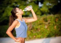 喝了水什么时候才能运动 早上空腹运动还是喝完水空腹运动
