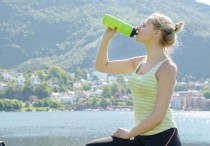 运动喝什么最好 运动期间要喝多少水最合适